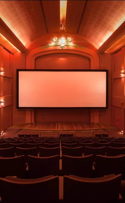 Sala de cinema dentro do estabelecimnto Cinemateca Capitólio.